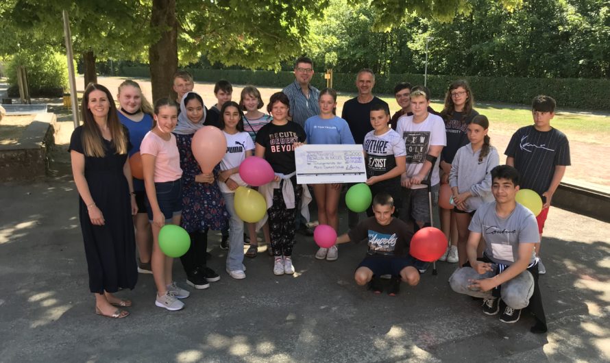 Schulfesterlös geht an Initiative “Freiwillig in Kassel”